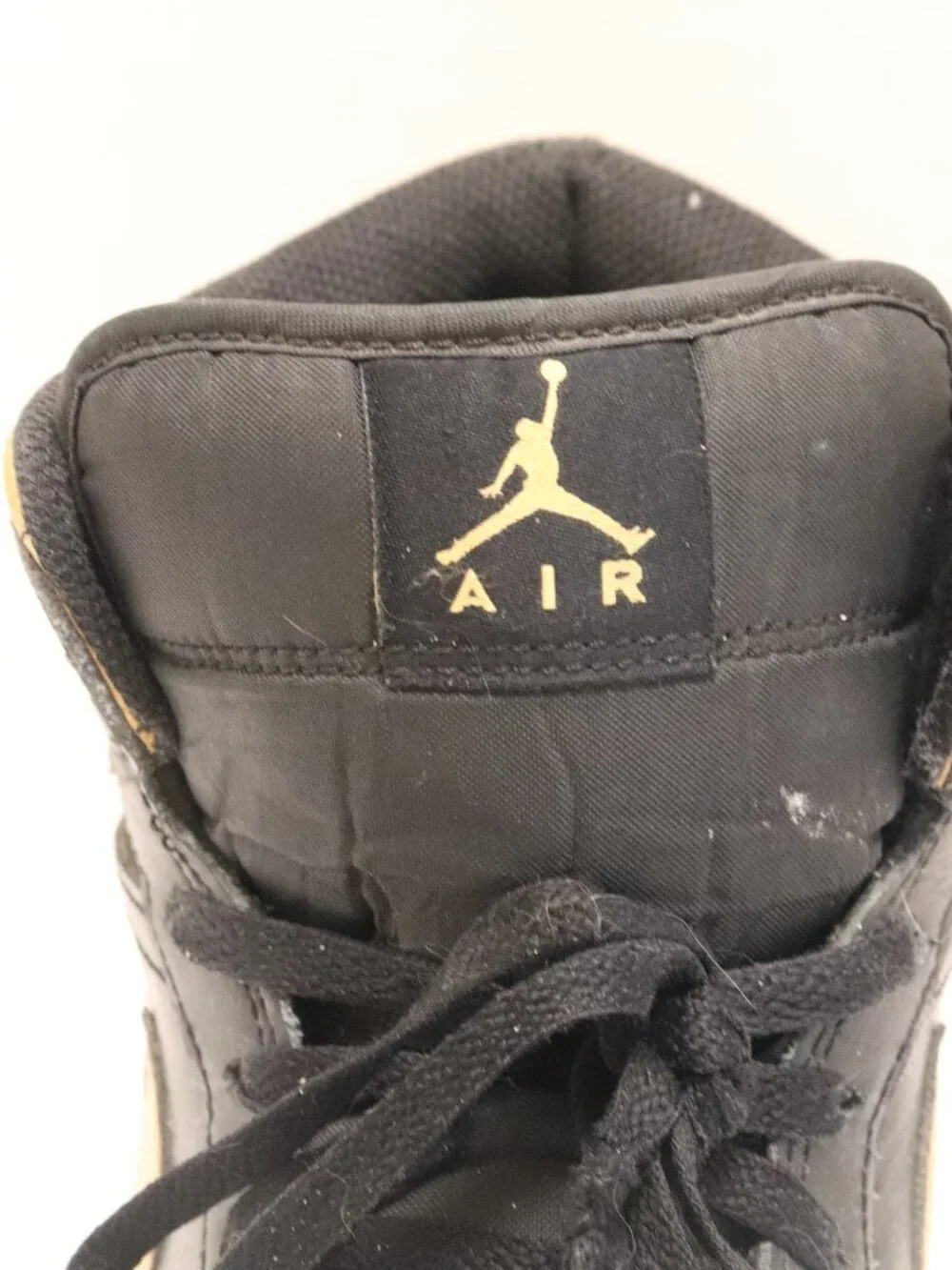 Nike Air Jordan Men's  Top Sneakers Black Gold Size 10 • Brand: Nike